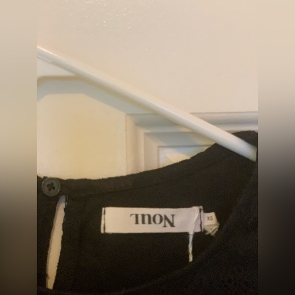 Noul Elegant Black Lace Scalloped Trim Short Sleeve Top. Size-X-Small - Picture 4 of 4